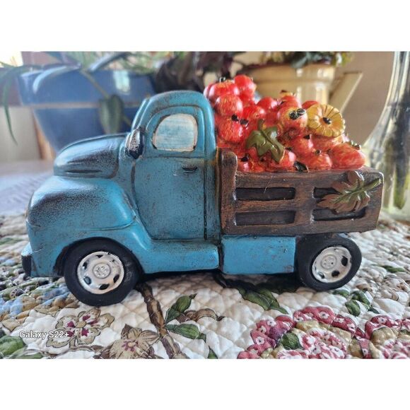 Decorative Fall vintage truck with pumpkins decoration - Picture 1 of 7